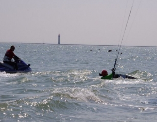  Escuela de kitesurf marítimo de Charenle 